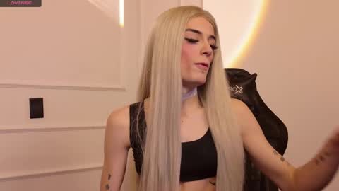 Snapshot of star_storm chatting on 02/18/25, 10:27 star_storm online show from 02/18/25, 10:27