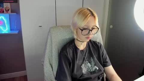 Snapshot of starelli chatting on 05/18/26, 08:36 Kate online show from 05/18/26, 08:36