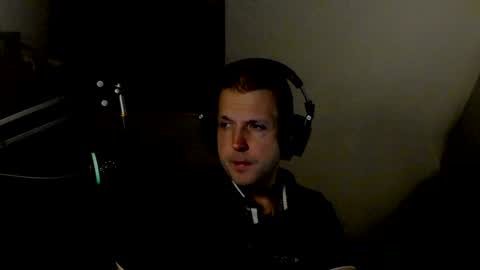 Snapshot of starlight1987 chatting on 01/01/25, 04:39 Adam online show from 01/01/25, 04:39