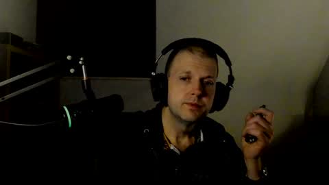 Snapshot of starlight1987 chatting on 01/22/25, 07:03 Adam online show from 01/22/25, 07:03