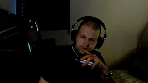 Snapshot of starlight1987 chatting on 02/11/25, 07:33 Adam online show from 02/11/25, 07:33