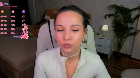 Snapshot of starlitfairy chatting on 10/13/25, 06:02 Your Fairy online show from 10/13/25, 06:02