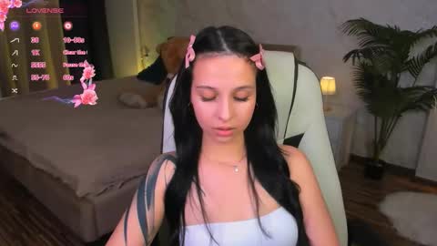 Snapshot of starlitfairy chatting on 10/20/25, 05:35 Your Fairy online show from 10/20/25, 05:35