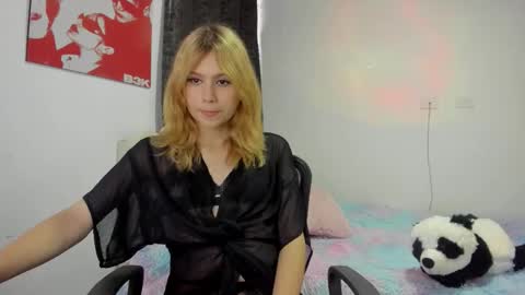 Snapshot of starmoonly chatting on 11/30/25, 10:25 starmoonly online show from 11/30/25, 10:25