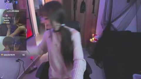 Snapshot of starrraura chatting on 12/01/25, 06:13 Star Aura online show from 12/01/25, 06:13