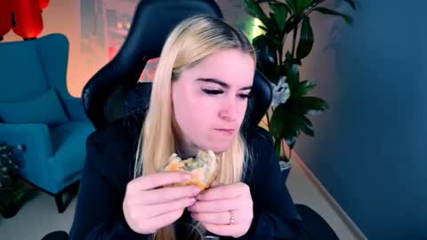 stef_nicks online show from 09/19/25, 05:20