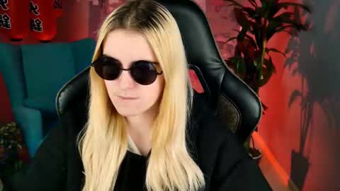 stef_nicks online show from 10/05/25, 06:12