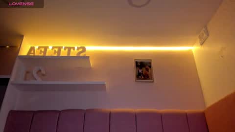 Stefa Gomez  online show from 02/09/25, 03:45