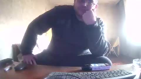 Snapshot of stefan90pt chatting on 02/14/25, 09:13 Stefan online show from 02/14/25, 09:13