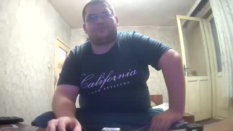 Snapshot of stefan90pt chatting on 09/15/25, 08:53 Stefan online show from 09/15/25, 08:53