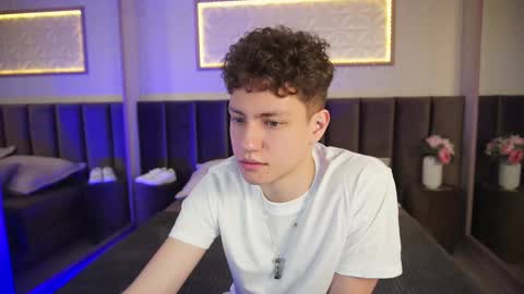 Esrefan online show from 03/12/26, 07:42