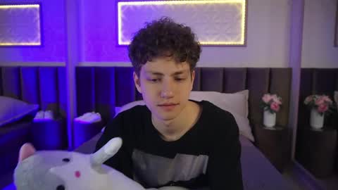 Esrefan online show from 04/16/26, 07:25