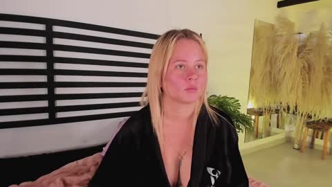 Stefanny   online show from 01/07/25, 03:23