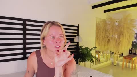 Stefanny   online show from 02/02/25, 05:26