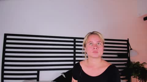 Stefanny   online show from 02/04/25, 06:27