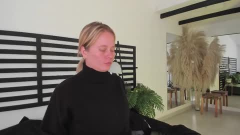 Stefanny   online show from 02/18/25, 06:37