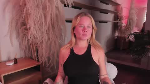 Stefanny   online show from 03/06/25, 03:35