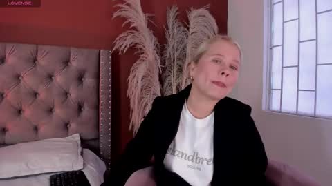 Stefanny   online show from 01/07/26, 12:40