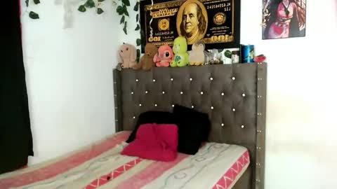 Snapshot of stefanny_2001 chatting on 10/17/25, 02:04 stefanny beautiful online show from 10/17/25, 02:04