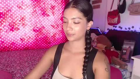 Im MiaIts my first day here  online show from 12/17/24, 07:15