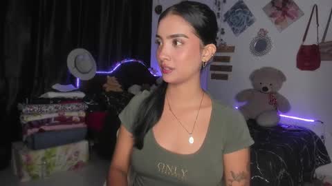 Im MiaIts my first day here  online show from 02/20/25, 12:52