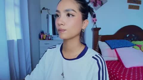 Im MiaIts my first day here  online show from 10/31/25, 05:58