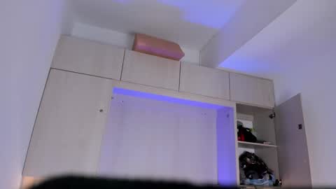 stefannyevans_ online show from 09/12/25, 12:16