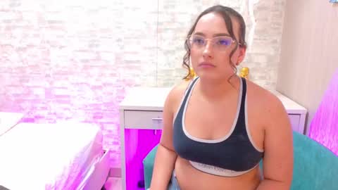 Stefanny online show from 09/30/25, 07:52