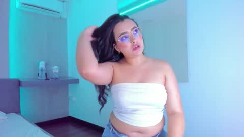 Stefanny online show from 10/17/25, 01:14