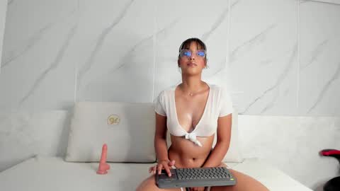 Stefany Lure online show from 05/12/26, 08:17