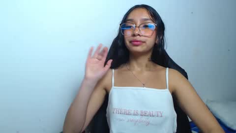 Stefanny lopez online show from 03/06/25, 12:09