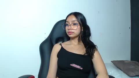 Stefanny lopez online show from 03/11/25, 12:17