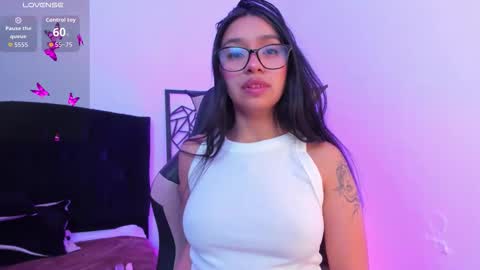 Stefanny lopez online show from 11/06/25, 11:44