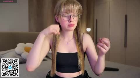 STEFI  Streams every day from 10 PM GTM1  online show from 04/04/26, 01:15