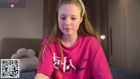 Snapshot of steffi_meoww chatting on 05/07/26, 02:39 STEFI Streams every day from 10 PM GTM1 online show from 05/07/26, 02:39