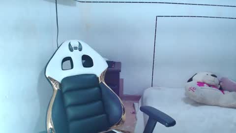 StefiAlizon online show from 11/06/25, 04:13