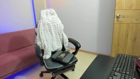 Stefany Bratz online show from 10/23/25, 03:50