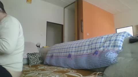 steki038434 online show from 01/11/25, 08:00