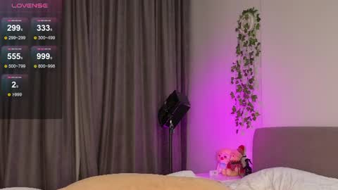 Snapshot of stella_crystal chatting on 06/27/26, 10:26 karma online show from 06/27/26, 10:26