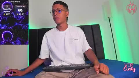 Snapshot of stella_drake chatting on 02/15/26, 01:41 Drake online show from 02/15/26, 01:41