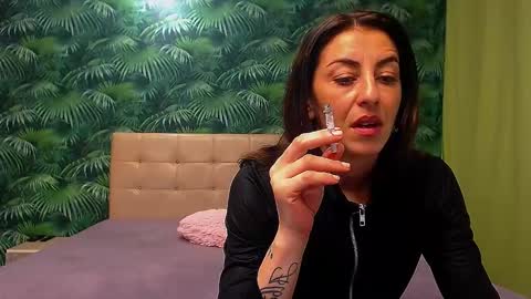 Snapshot of stella_john chatting on 12/27/24, 08:02 Stella John online show from 12/27/24, 08:02