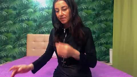 Snapshot of stella_john chatting on 11/17/25, 06:08 Stella John online show from 11/17/25, 06:08