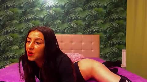 Snapshot of stella_john chatting on 11/22/25, 05:06 Stella John online show from 11/22/25, 05:06