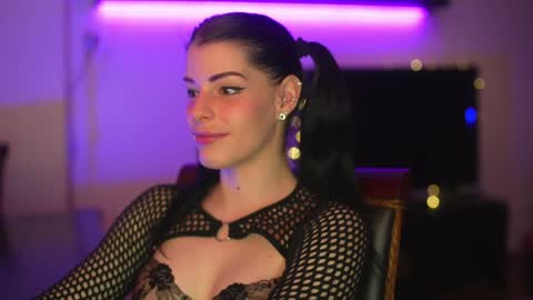 Snapshot of stella_shock chatting on 12/03/24, 04:03 Stella online show from 12/03/24, 04:03