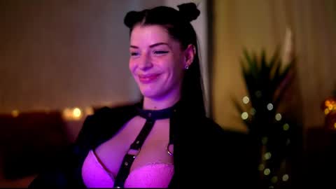 Snapshot of stella_shock chatting on 02/19/25, 07:06 Stella online show from 02/19/25, 07:06