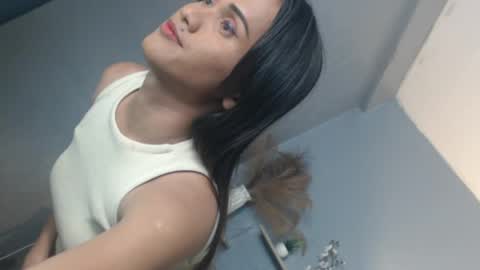 Stella Siner online show from 05/07/26, 10:04