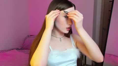 stella_sunny online show from 10/22/25, 06:18