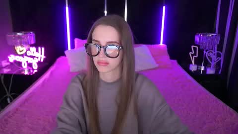 stellahoneywell online show from 10/21/25, 12:50