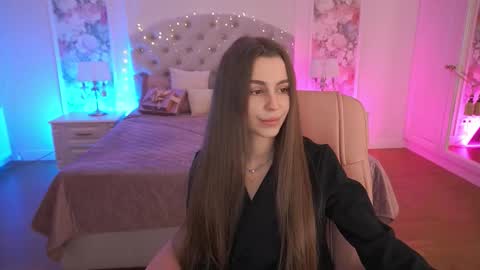 stellahoneywell online show from 12/18/25, 07:47