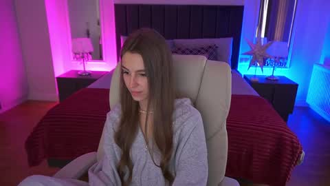 stellahoneywell online show from 04/04/26, 06:00